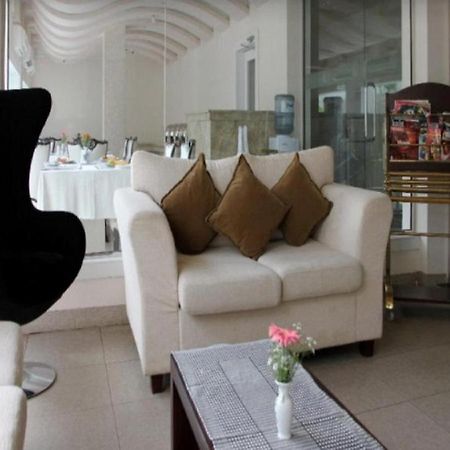 Royal Castle Hotel Negombo Dış mekan fotoğraf