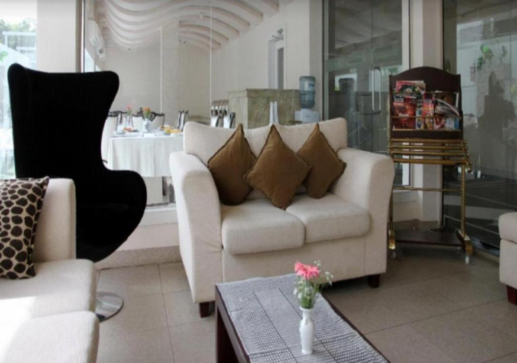 Royal Castle Hotel Negombo Dış mekan fotoğraf